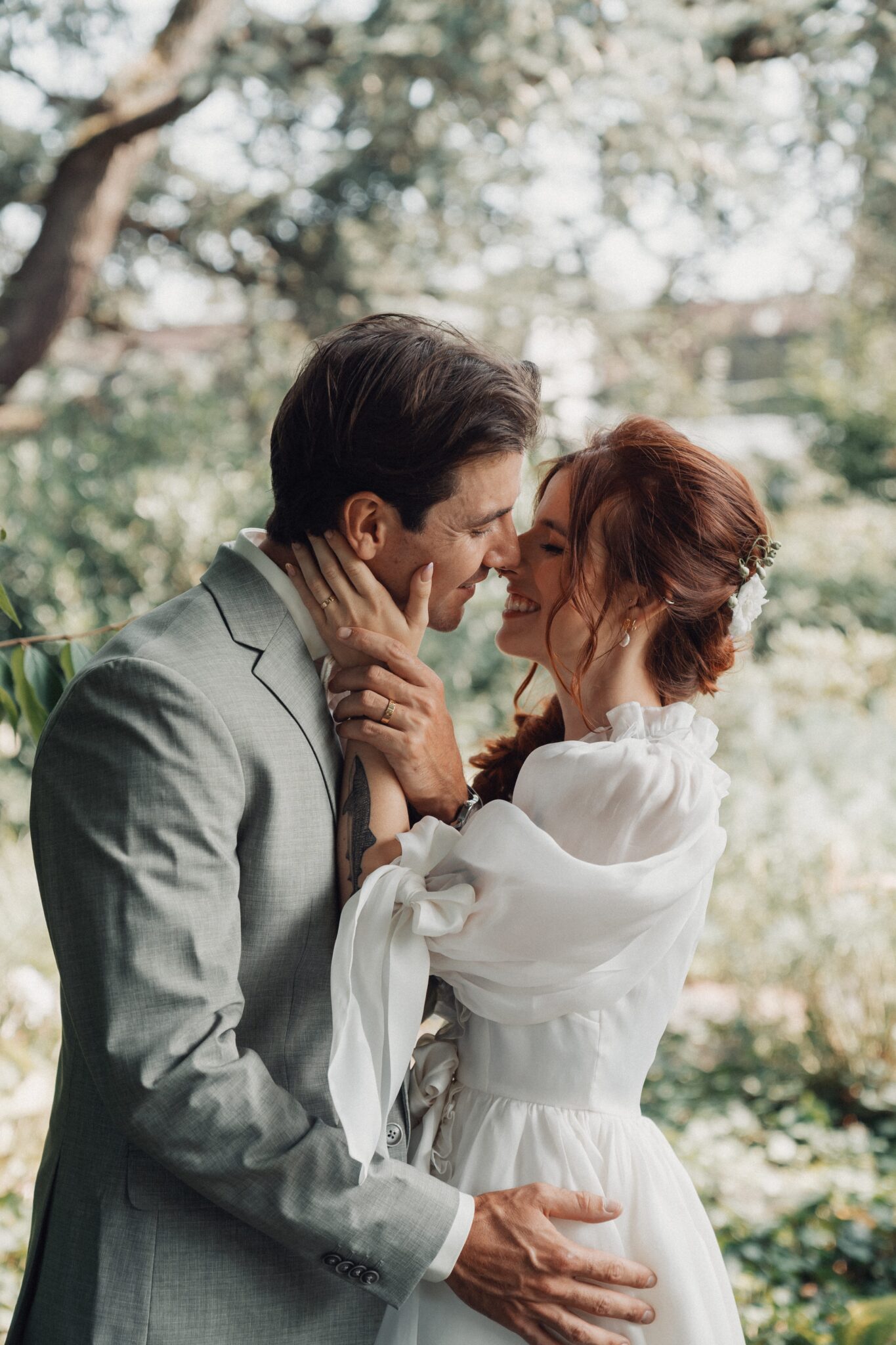 Mariage dans un jardin fleuri à Collonge-Bellerive dans le canton de Genève